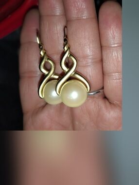 Gold-Tone Pearl Drop Earrings in Cream
